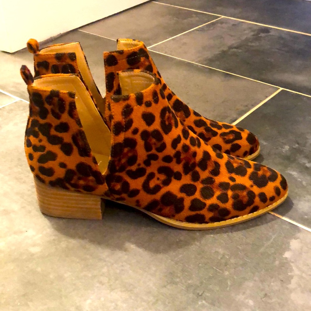 Boutique leopard booties size 10